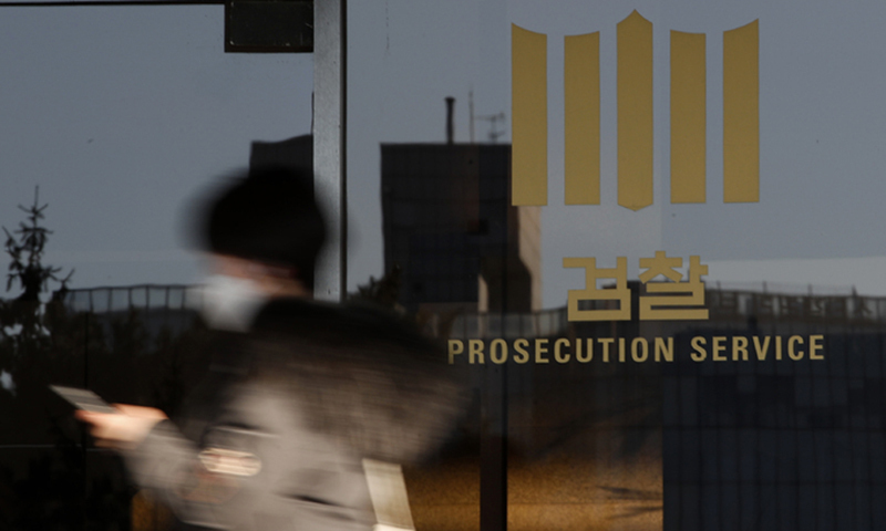 캄보디아 사기조직에 대포통장 넘긴 30대 중학교 동창 3명… 1명 구속, 2명 불구속 기소 [사건수첩]