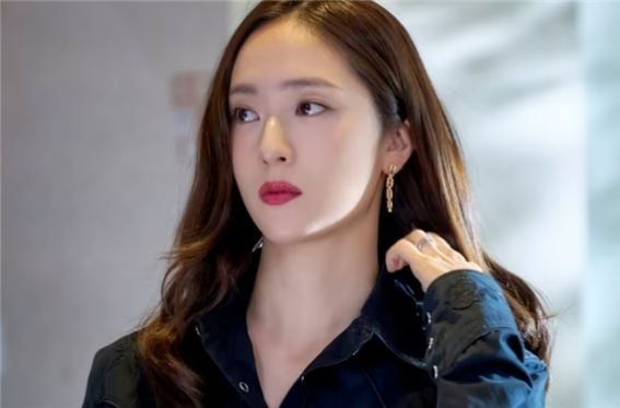 ‘에프엑스 출신’ 정수정, 재벌가 외동딸로 변신…'대한민국에서 건물주 되는 법’ 촬영 현장 공개