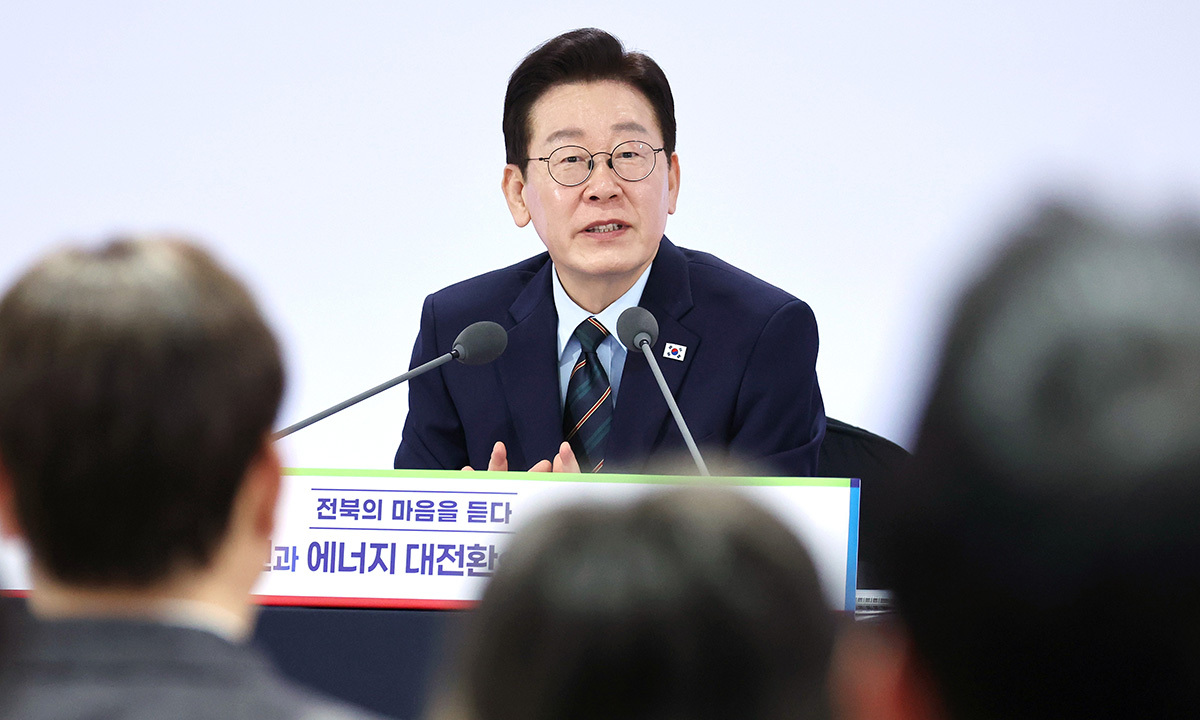 발언하는 이재명 대통령 (전주=연합뉴스) 김도훈 기자 = 이재명 대통령이 27일 전북 전주시 전북대학교에서 열린 '전북의 마음을 듣다' 타운홀미팅 간담회에서 발언하고 있다. 2026.2.27 superdoo82@yna.co.kr/2026-02-27 14:30:40/ <저작권자 ⓒ 1980-2026 ㈜연합뉴스. 무단 전재 재배포 금지, AI 학습 및 활용 금지>