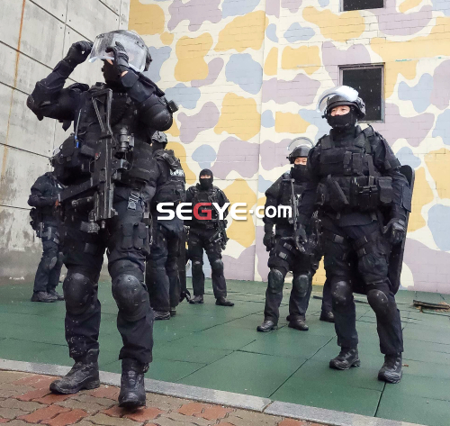 첨단장비 선보인 경찰특공대…美경찰 안 부럽다 | 세계일보 첨단장비 선보인 경찰특공대…美경찰 안 부럽다