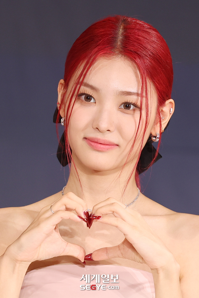 [포토] 상아 시선 사로잡는 레드 헤어 | 세계일보 [포토] 상아 시선 사로잡는 레드 헤어