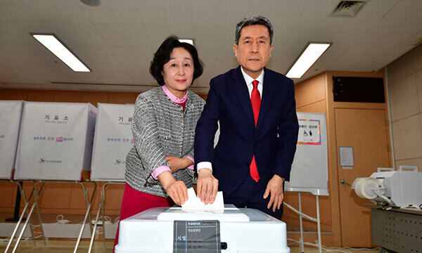 이강덕 시장, 포항의 미래를 결정하는 소중한 한 표 ‘사전투표’ 완료