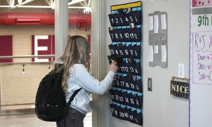 California Cracks Down: New Law Bans Cell Phones in Schools – What You Need to Know