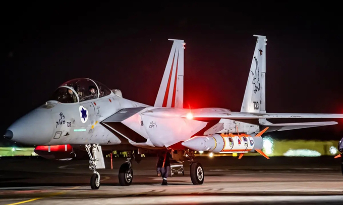 이란 하늘 뚫은 '게임체인저', 공중발사 탄도미사일 정체는 [박수찬의... - 뉴스 썸네일 이미지