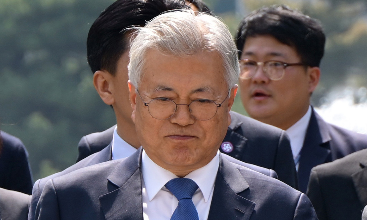 문재인 前 대통령, 뇌물죄 수사 검사 공수처 고발
