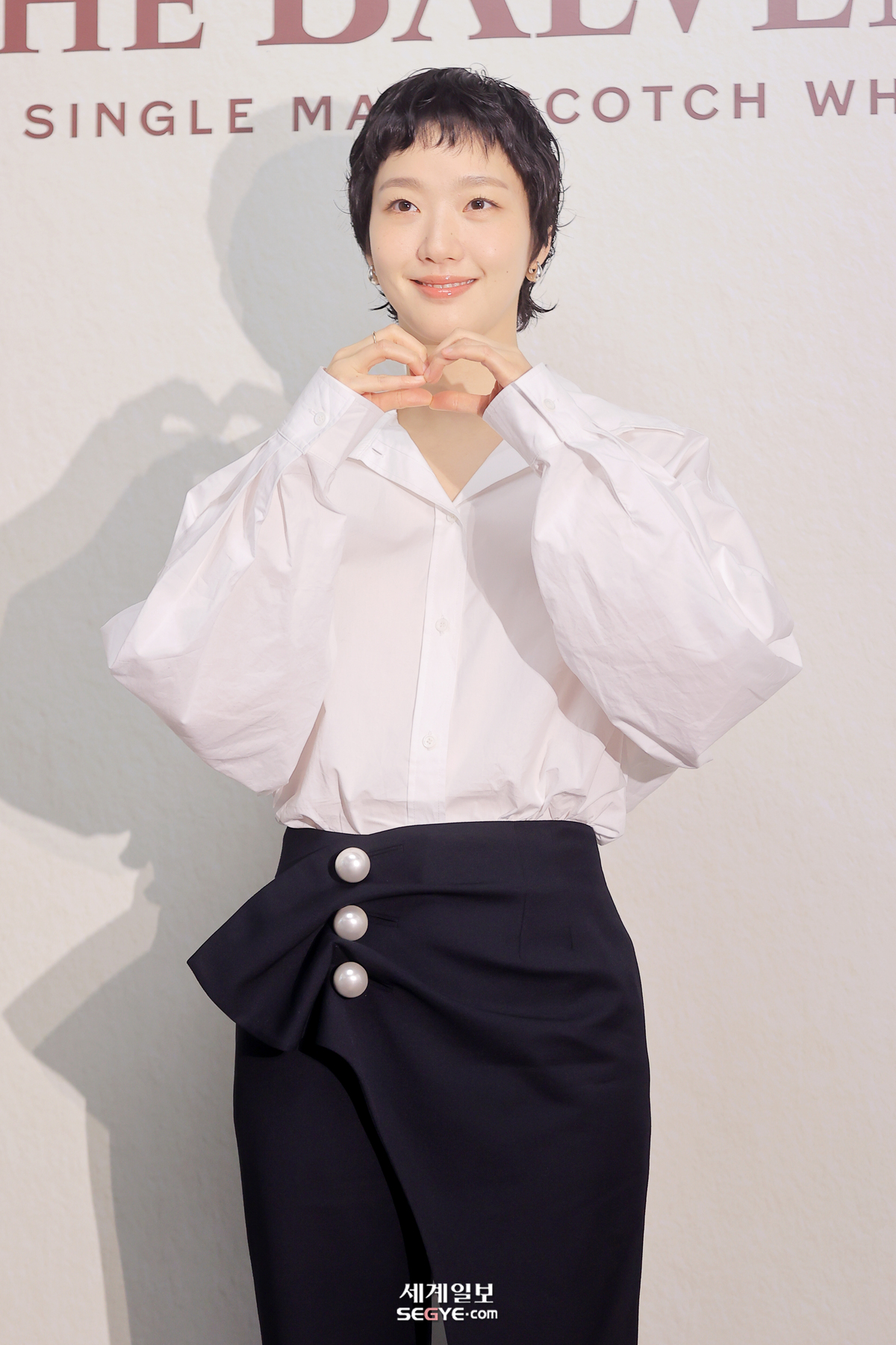 김고은, 위스키 행사에서 만난 깜찍 발랄 매력! 눈길 사로잡는 비주얼 공개