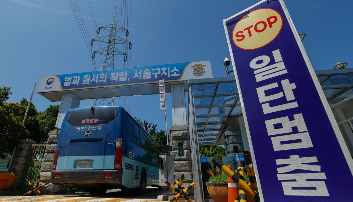 尹측 &${esc.h}34;운동 시간 안줘&${esc.h}34;… 법무부 &${esc.h}34;일반 수용자와 동일&${esc.h}34;