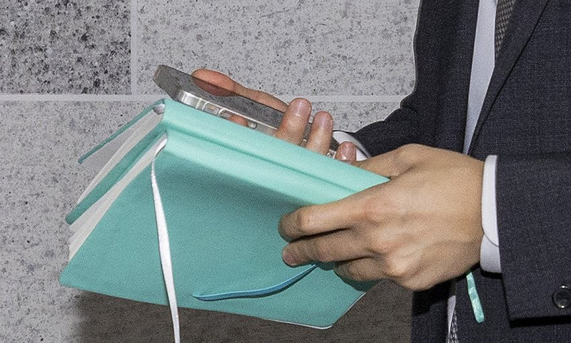 경찰, '주식 차명거래' 보좌관 6시간 조사…이춘석 소환 조율