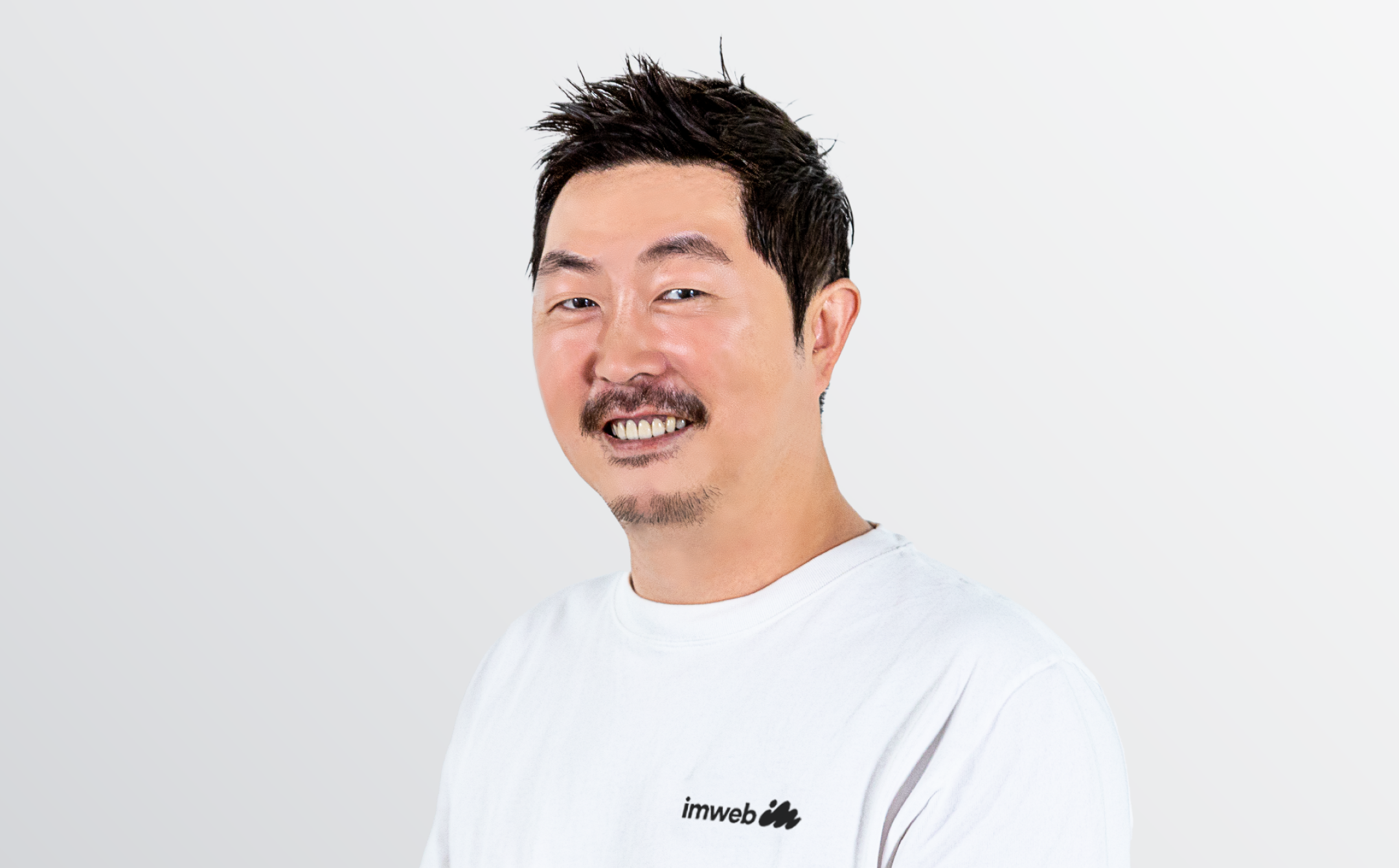 AI와 자사몰의 미래: '시작 비용'을 0으로 [브랜드 커머스 시대] - 뉴스 썸네일 이미지