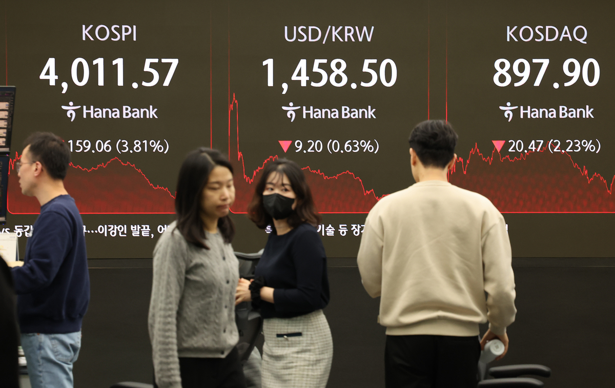 ‘검은 금요일’…외국인 최대규모 팔자에 코스피 4000선 붕괴 직전