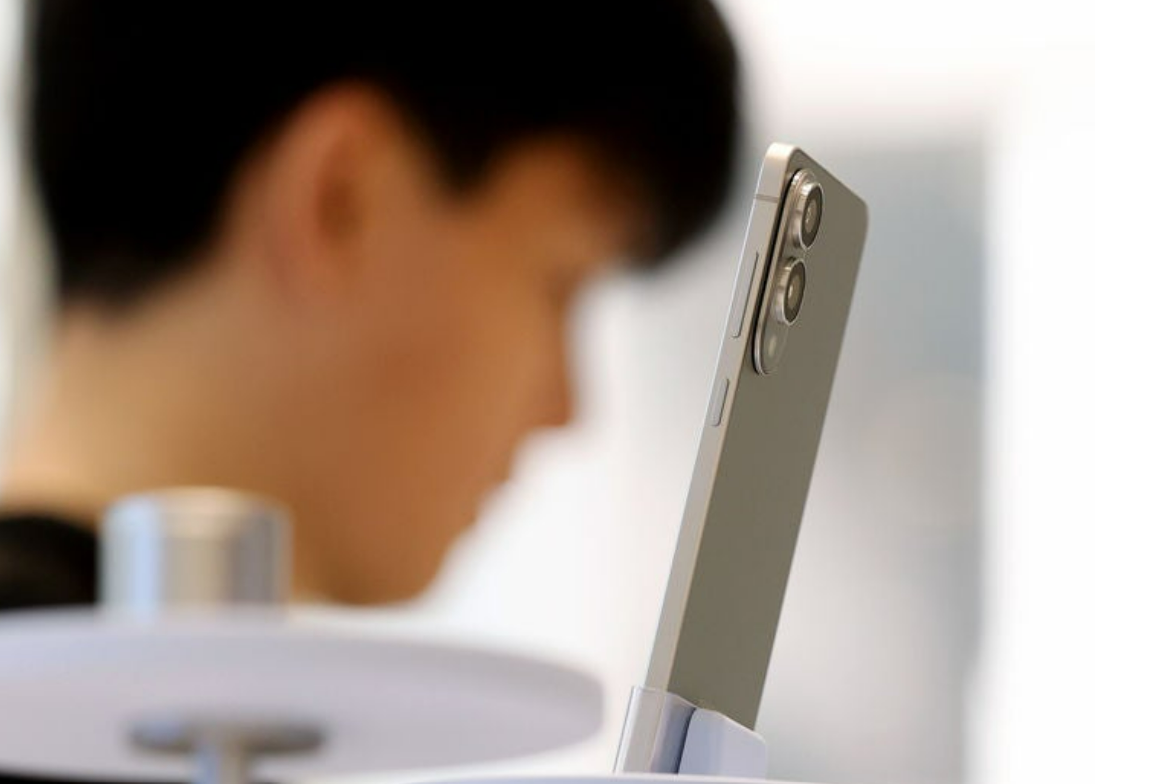 삼성 ‘엣지’, 애플 ‘에어’ 판매 저조…내년 출시 전략 수정하나?