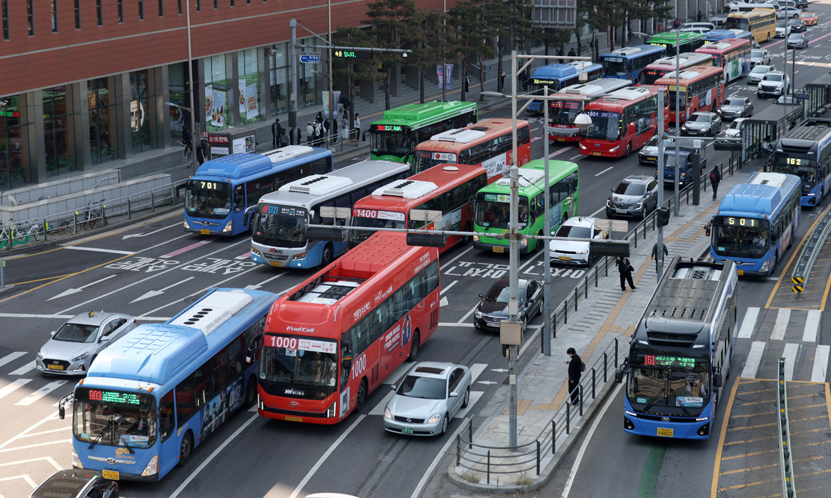 하이패스처럼 카드 안찍고 버스 탑승... 친환경 교통 늘린다 - 뉴스 썸네일 이미지