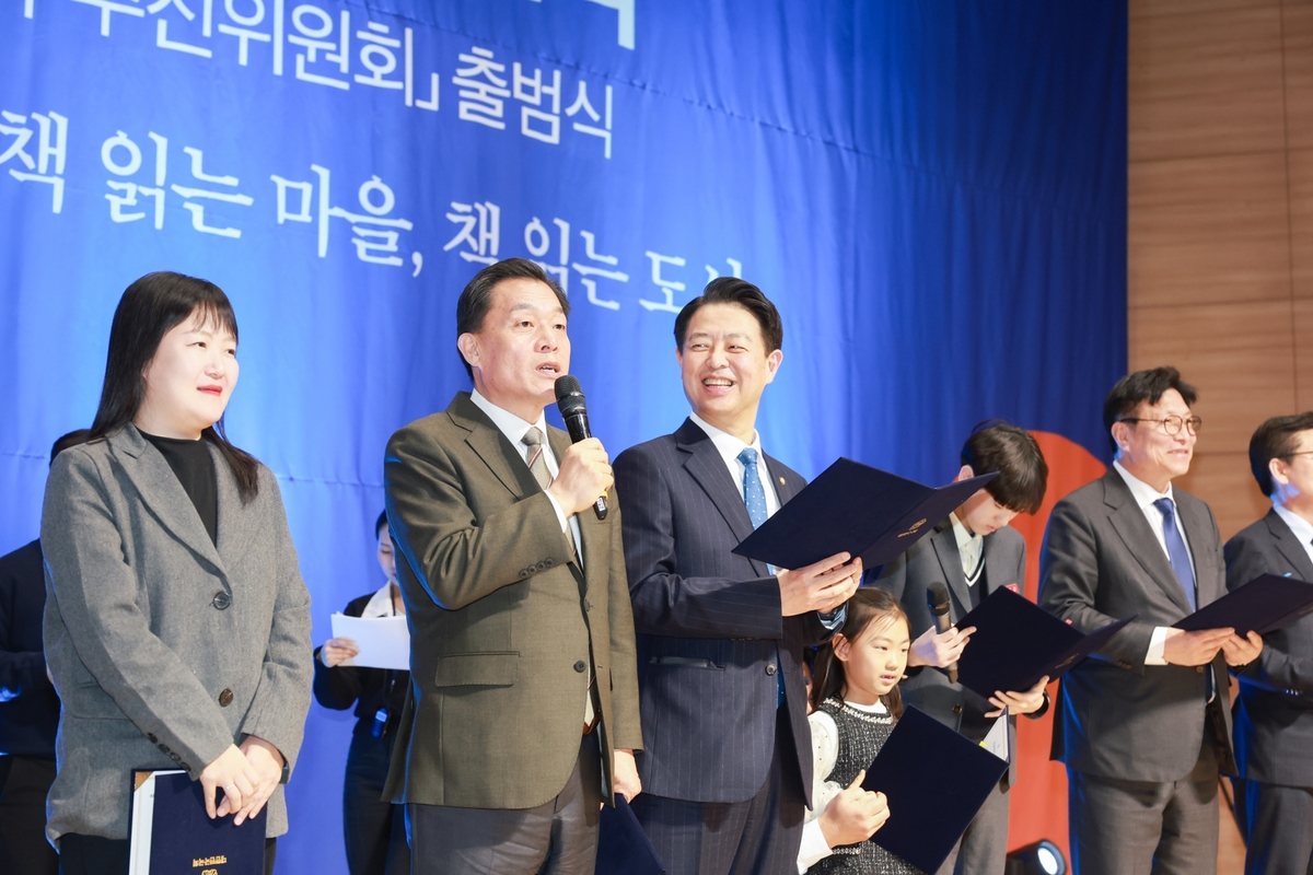 수원시, 지방정부 최초 '독서국가' 선언...김영호-이재준 의기투합 - 뉴스 썸네일 이미지