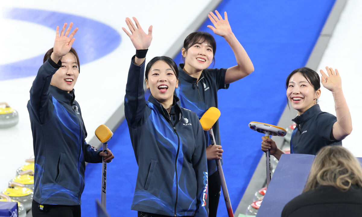 "영미~!" 여자 컬링 대표팀, 15일 밤 한일전 '불꽃'...메달 희망 살... - 뉴스 썸네일 이미지