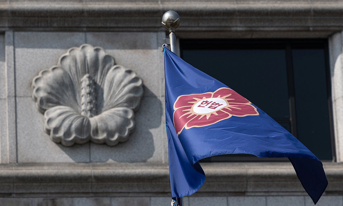 “공무원도 근로자인데”… 헌재, 노동절 ‘공무원 제외’ 위헌 소지 살핀다