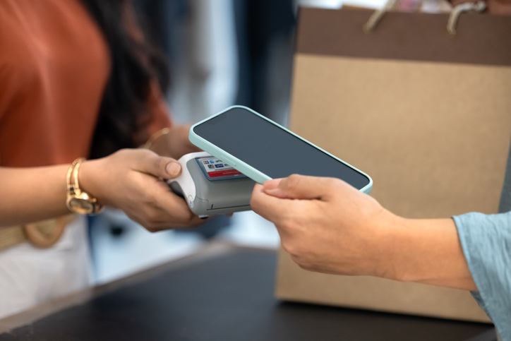 “지갑 대신 스마트폰”... 지난해 하루 결제액만 1.5조 넘었다