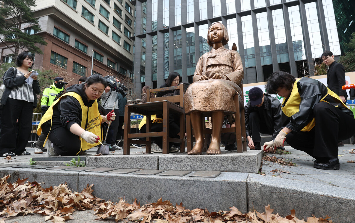 소녀상 보호 바리케이드 6년여 만에 철거 [한강로 사진관]