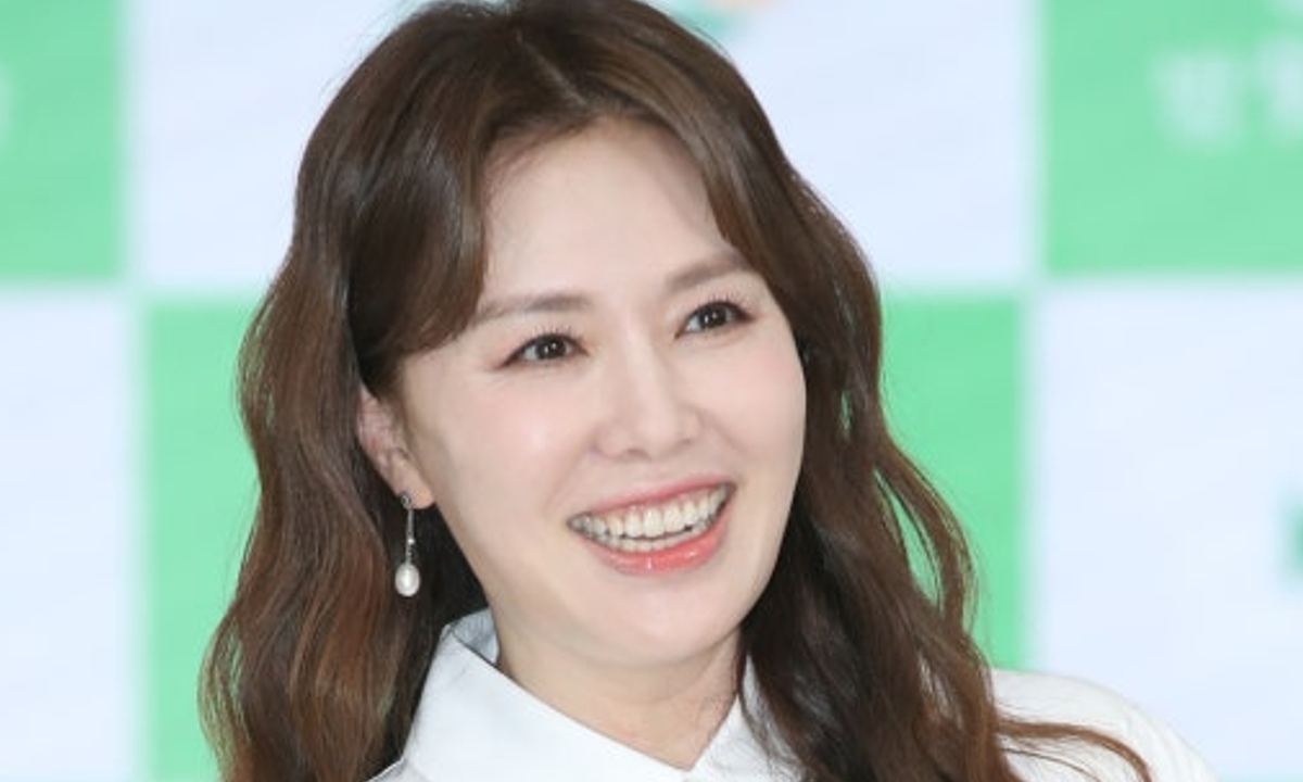 2년 못 걷던 하희라가 ‘56세 동안’ 된 비결…붓기 빼는 '아침 스트레칭'의 의학적 효과 [라이프+]