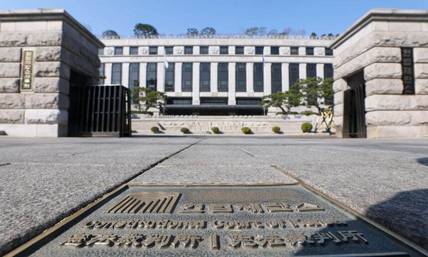 확정 판결 뒤집는 ‘효력 정지’ 처리 안갯속 [심층기획-재판소원·법왜곡죄 시행 한 달]