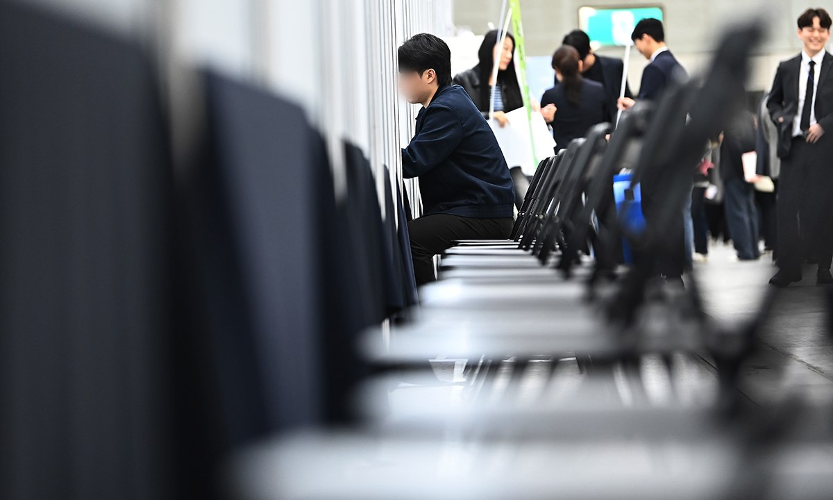 韓청년 남성 ‘경활률’ OECD 최저 수준…여성 경쟁·AI에 밀렸다 [한강로 경제브리핑]