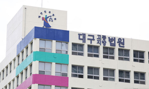 “내 딸 만나지 마” 20대 男 둔기 폭행한 엄마…친구 발 핥게 하는 굴욕까지 [사건수첩]