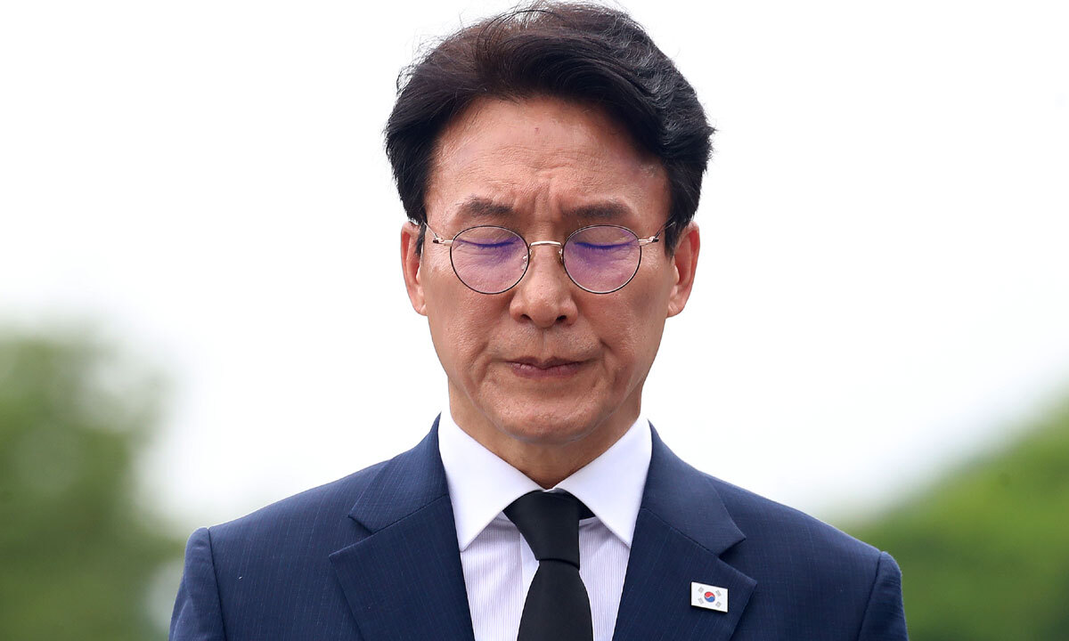 DJ·盧 묘소 참배한 김민석...“노 대통령·노사모에 다시 깊이 사과”