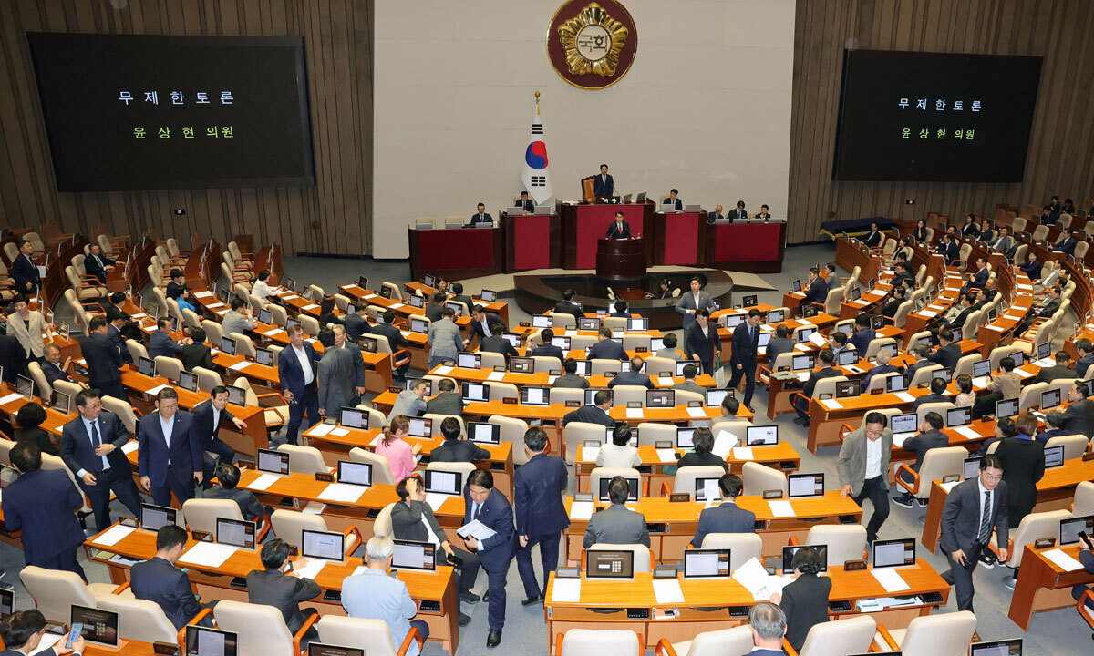 필버 종결·형소법 연계시킨 혁신당... 특검법 표결 새 변수로 [여야 '특검 연장' 강대강 대치]