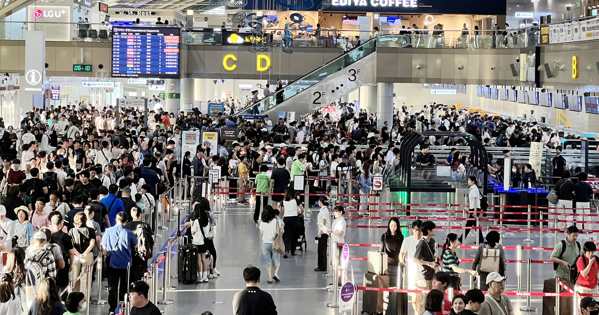 추석 연휴 해외여행 88%가 선택한 이곳…7월 한국 찾은 외국인 209만 명 돌파 [여행&]