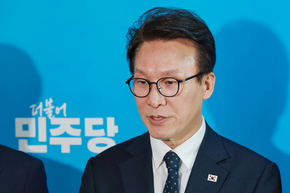 김민석 “5·18, 부마 헌법전문 명기, 권력구조 개혁 개헌할 때”
