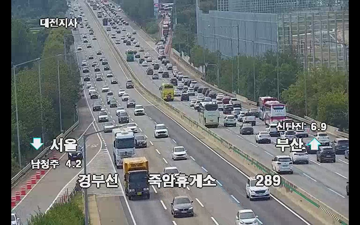 “새벽 3시인데 이거 실화냐”…‘눈치게임 대실패’ 고속도로 풍경