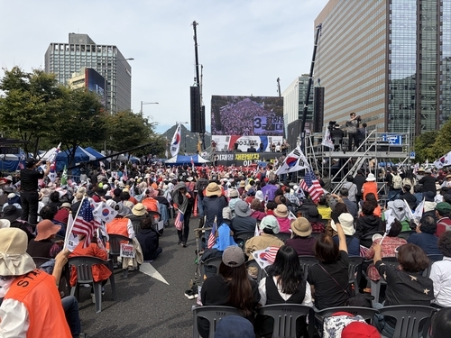 개천절 도심 대규모 집회·행진 잇달아…강남에선 축제 퍼레이드