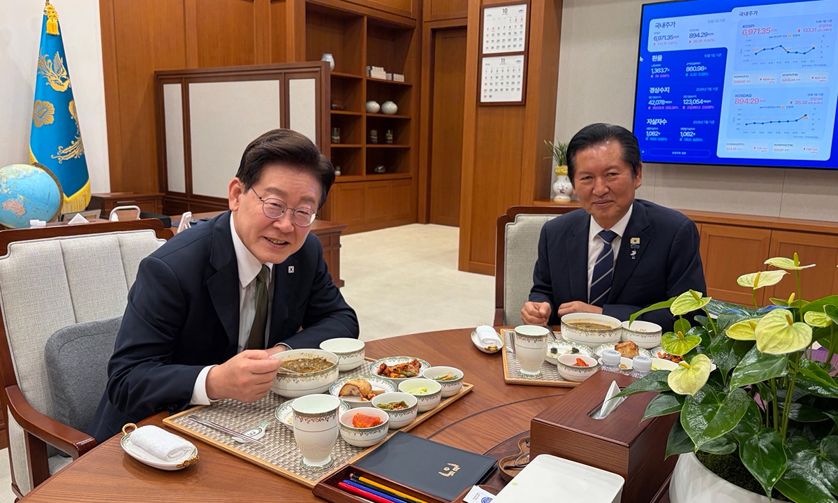 정청래 끌어안고 與 강경파엔 경고…李대통령, 국정 주도권 잡기