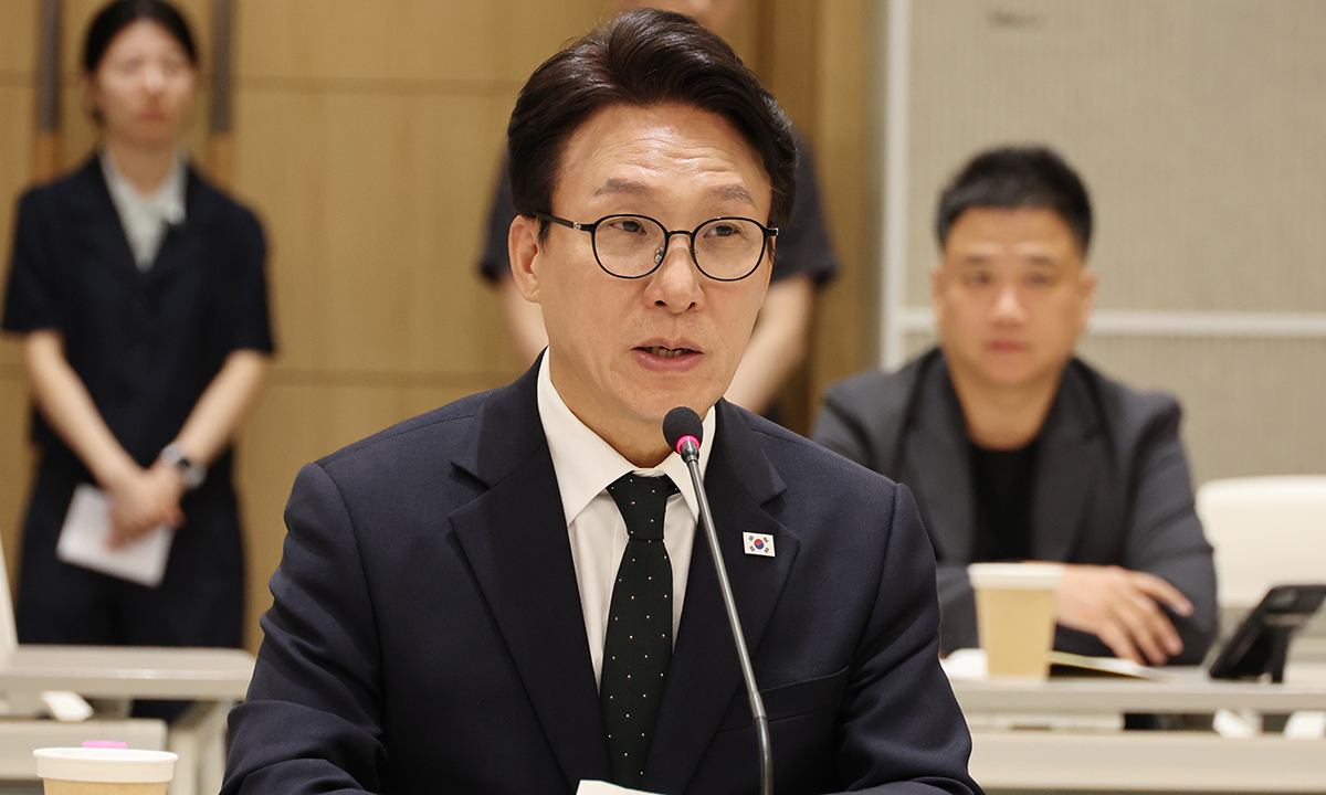 김민석, 당정 원팀 다지고 조직 안정… 원맨쇼·통합은 과제로
