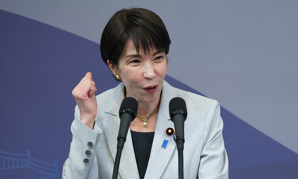 ‘미래지향’ 말하면서 야스쿠니에 공물…반성 없는 日 지도부