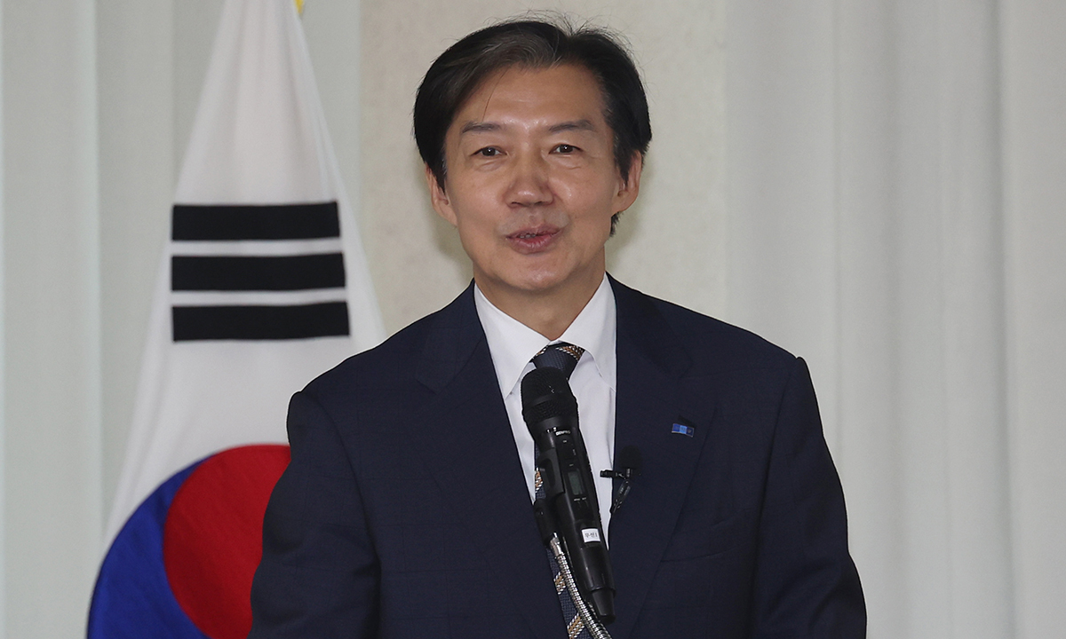 강연 정치 나선 조국… 與 압박 ‘존재감 키우기’