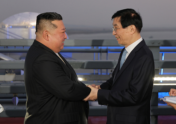 시진핑 없는 '당일치기' 방중…김정은, 단둥